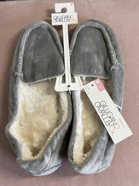 NWT Gillian & O’Malley Gray Plush Slip-On Slippers – Women's Size 9